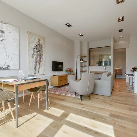 Ξενοδοχείο με διαμερίσματα Downtown Living 4*