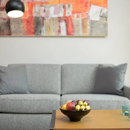 Fabel Apartments Am Nord Bhf 4*